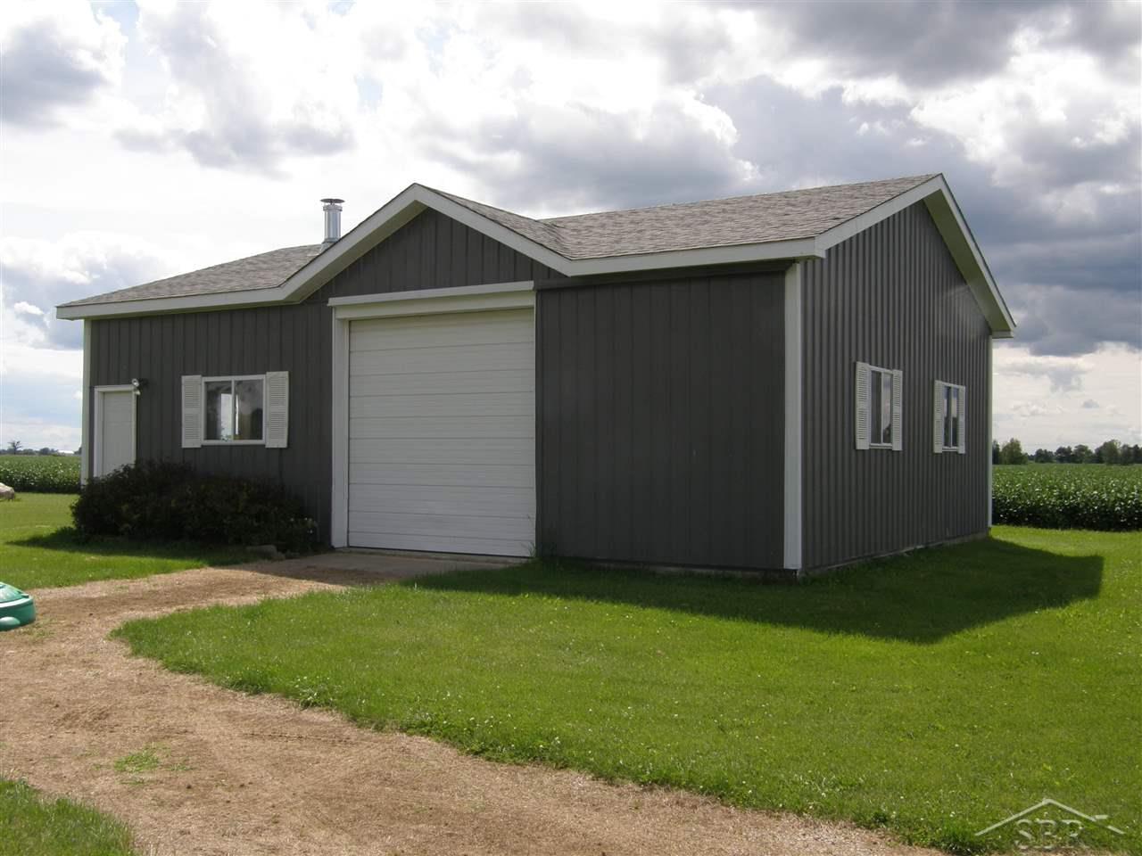 17214 E Road New Lothrop, MI 48460 - Photo 9 of 32 50019718-8.JPG