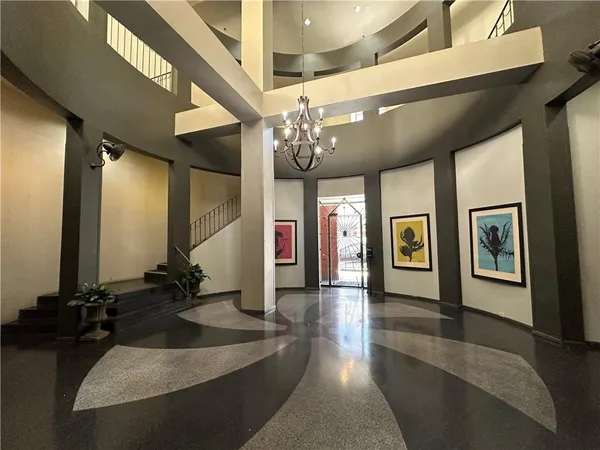 $2,000 | 330 Julia Street, Unit 205, New Orleans, LA 70130