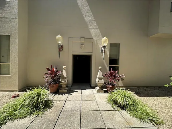 $2,000 | 330 Julia Street, Unit 205, New Orleans, LA 70130
