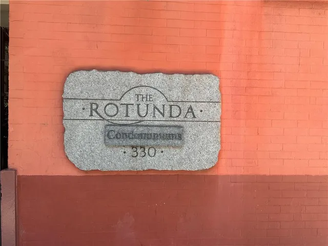 $2,000 | 330 Julia Street, Unit 205, New Orleans, LA 70130