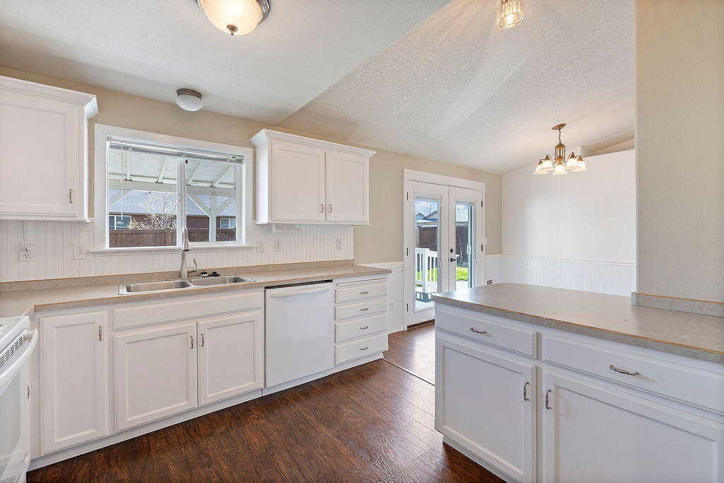2240 Northeast Timberwolf Loop Prineville, OR 97754 - Photo 10 of 25 8T3A7786
