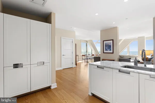 $1,595,000 | 50 South 16th Street, Unit 5301, Philadelphia, PA 19103