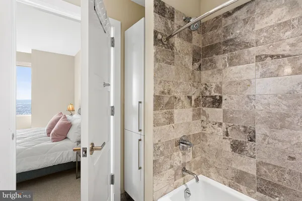 $1,595,000 | 50 South 16th Street, Unit 5301, Philadelphia, PA 19103