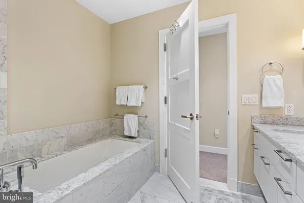 $1,595,000 | 50 South 16th Street, Unit 5301, Philadelphia, PA 19103