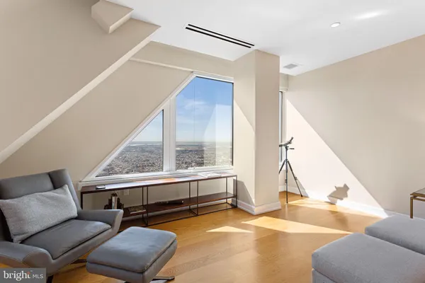 $1,595,000 | 50 South 16th Street, Unit 5301, Philadelphia, PA 19103