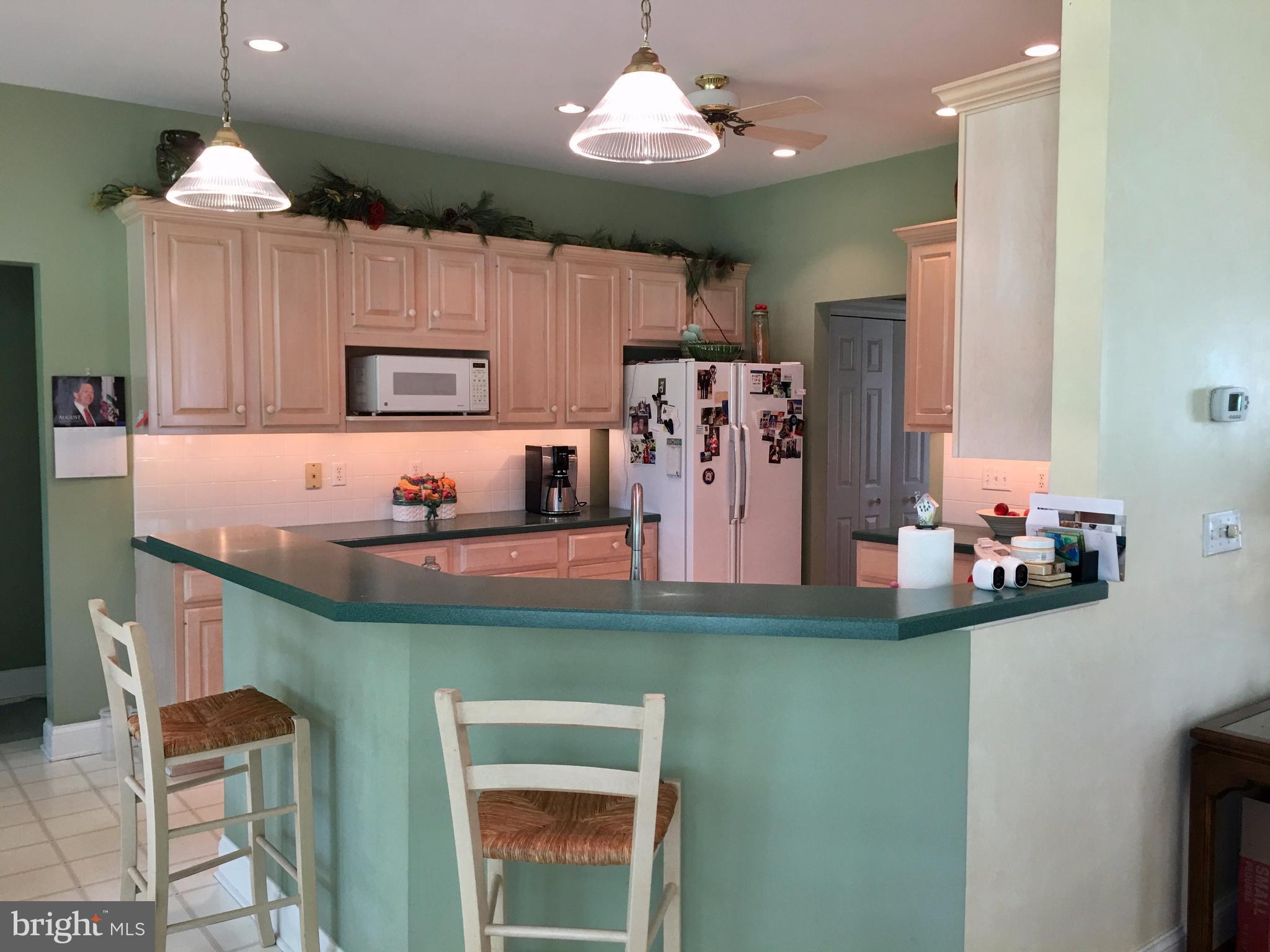 13618 McKenzie Tower Road Southwest Cumberland, MD 21502 - Photo 12 of 30 Kitchen with breakfast bar