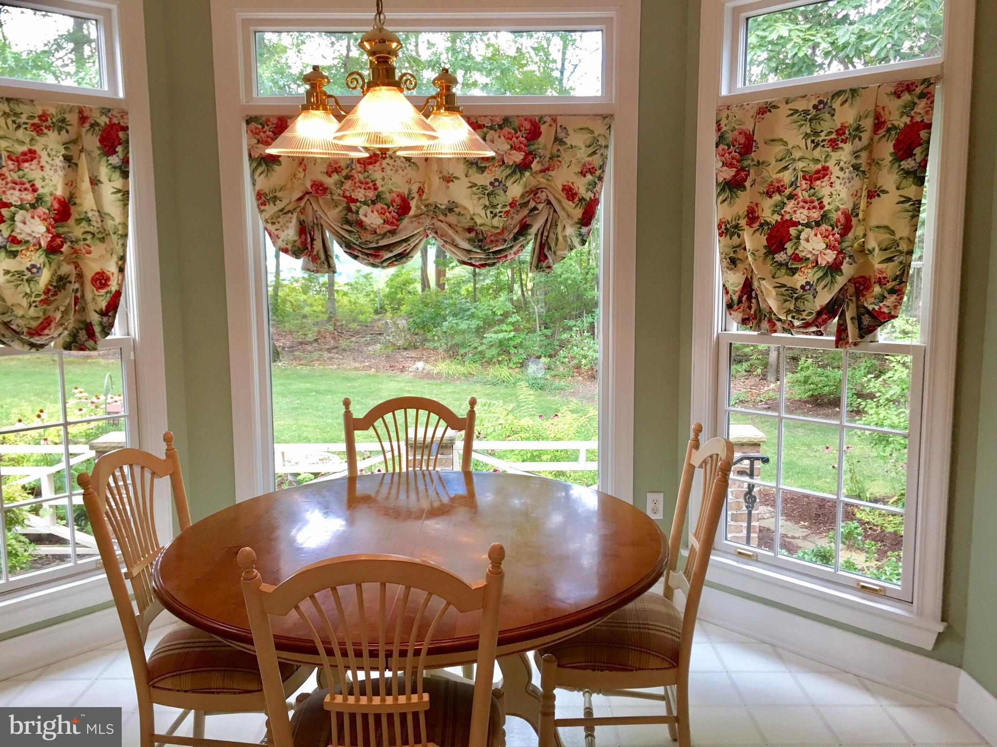13618 McKenzie Tower Road Southwest Cumberland, MD 21502 - Photo 14 of 30 Breakfast nook