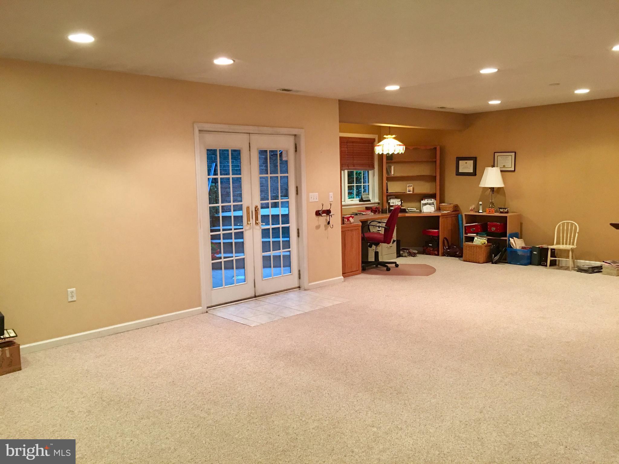 13618 McKenzie Tower Road Southwest Cumberland, MD 21502 - Photo 16 of 30 Family Room with built-in desk