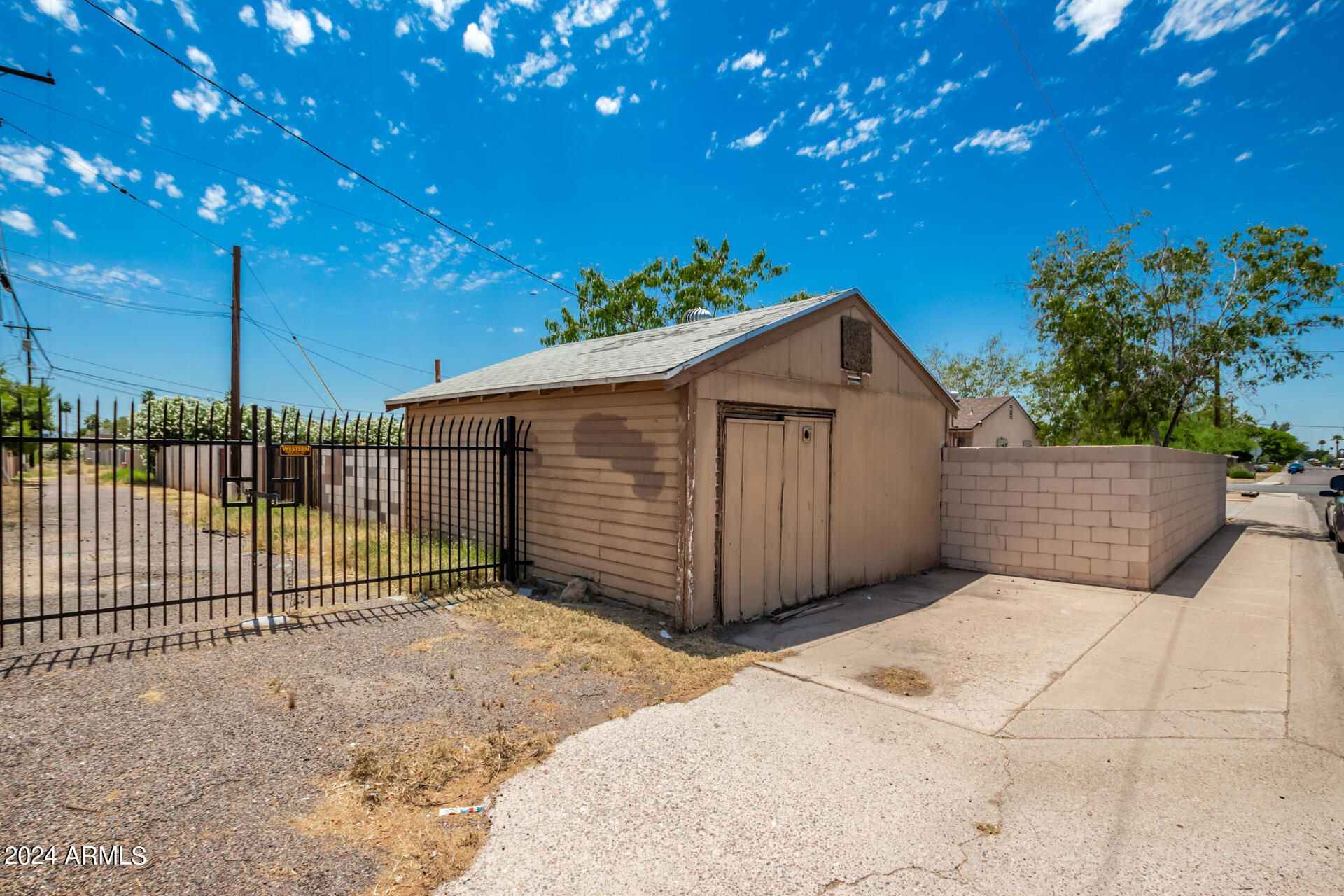 3845 North 15th Avenue Phoenix, AZ 85015 - Photo 28 of 28 a view of a backyard