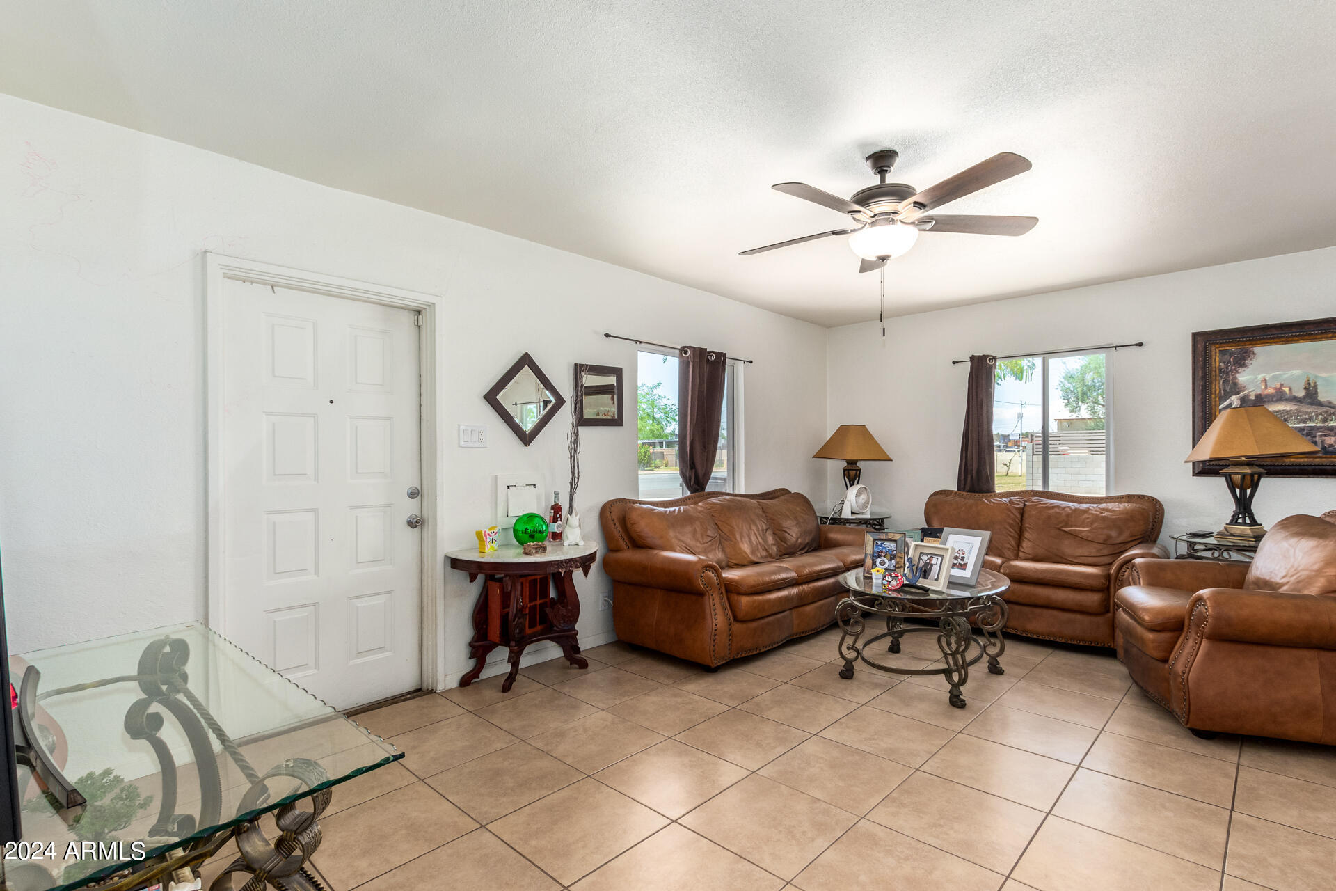 3845 North 15th Avenue Phoenix, AZ 85015 - Photo 4 of 28 a living room with furniture and a window