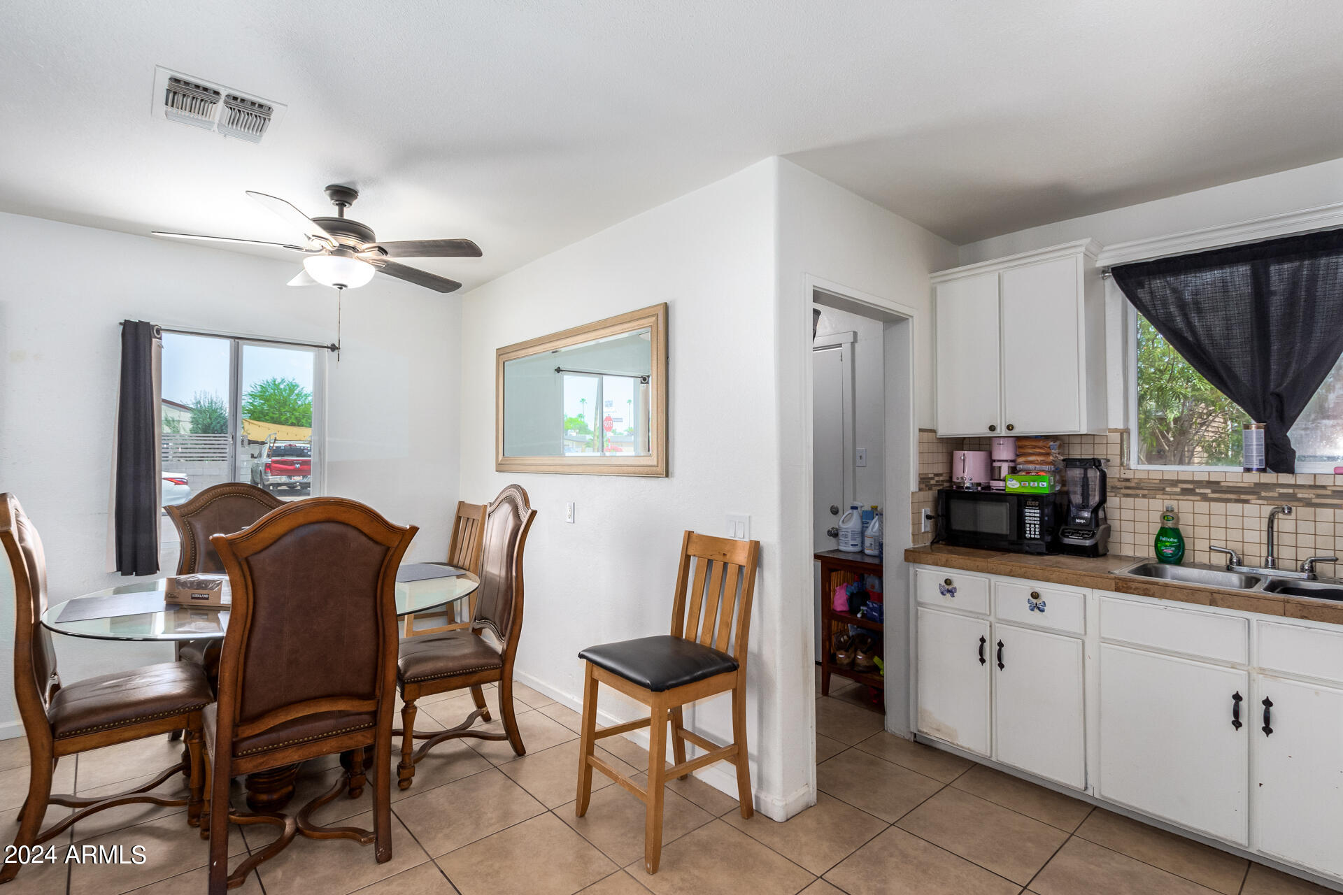 3845 North 15th Avenue Phoenix, AZ 85015 - Photo 7 of 28 a dining room with furniture and window
