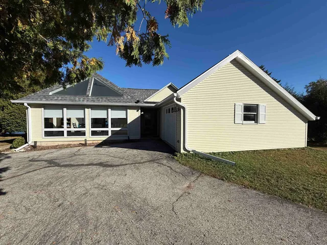 $869,900 | 853 Circle Ridge Circle, Sturgeon Bay, WI 54235
