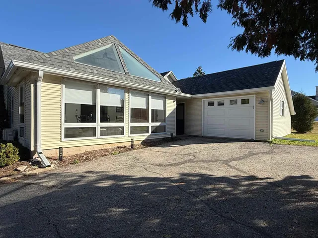 $869,900 | 853 Circle Ridge Circle, Sturgeon Bay, WI 54235