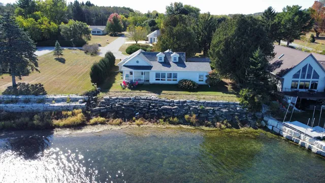 $869,900 | 853 Circle Ridge Circle, Sturgeon Bay, WI 54235