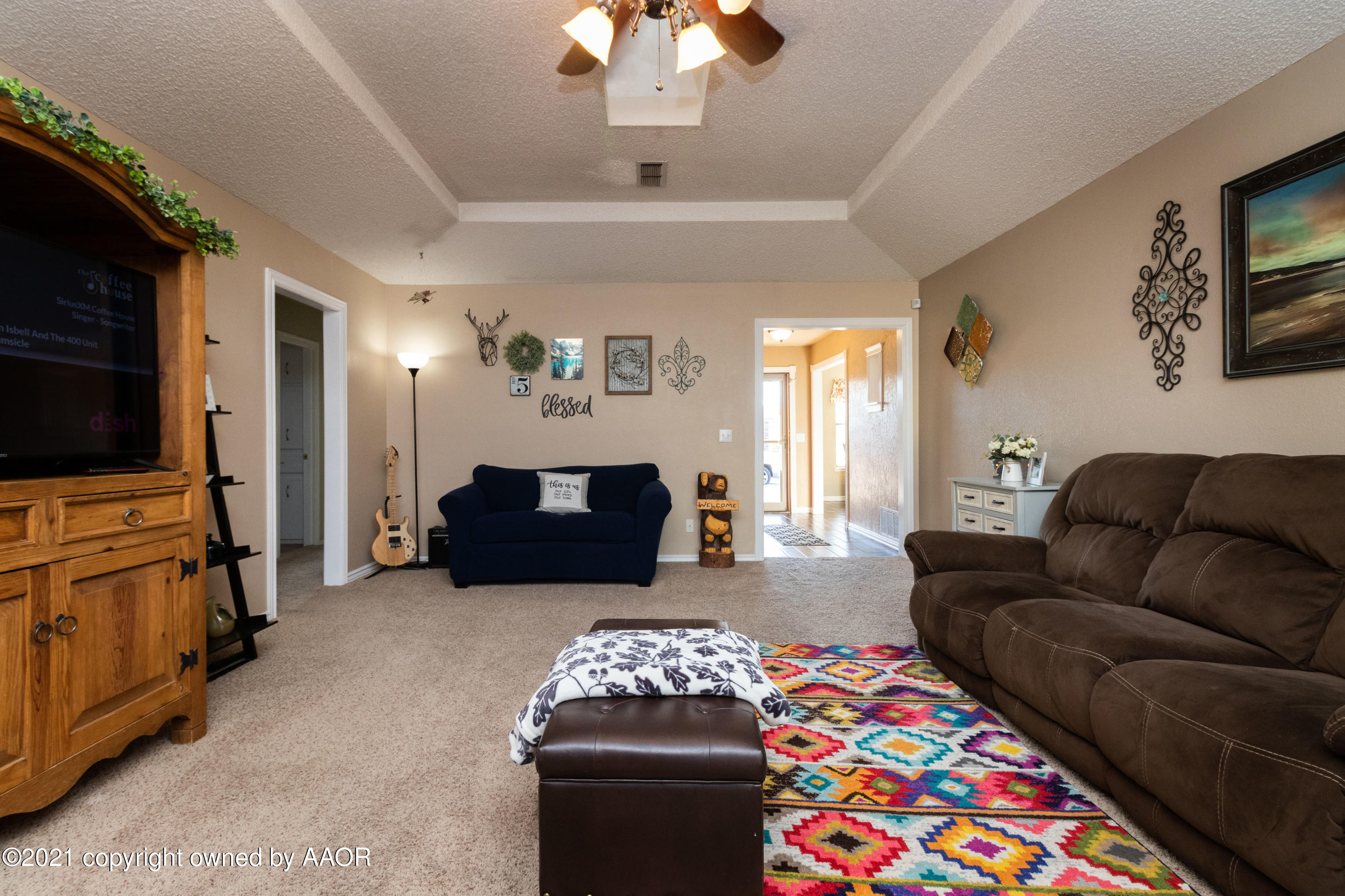 6907 Devonshire Road Amarillo, TX 79109 - Photo 8 of 28 Living Room v3