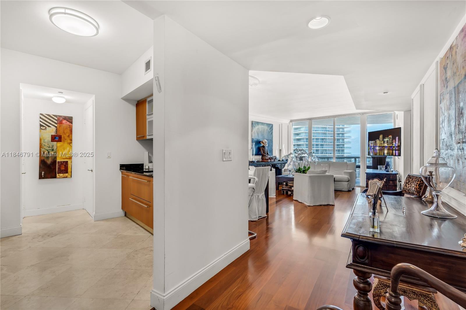 400 Alton Road, Unit 2409 Miami Beach, FL 33139 - Photo 11 of 37