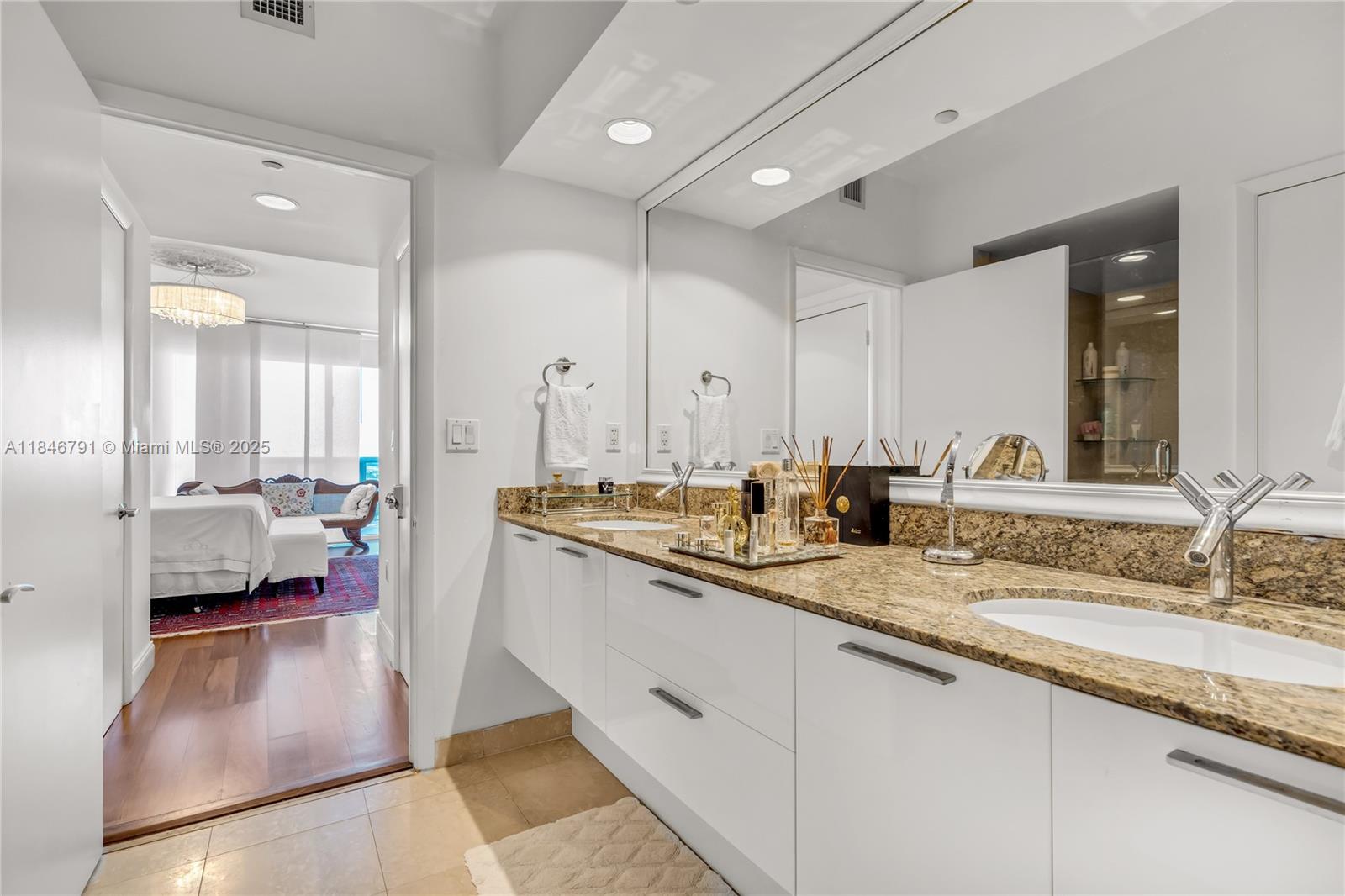 400 Alton Road, Unit 2409 Miami Beach, FL 33139 - Photo 24 of 37