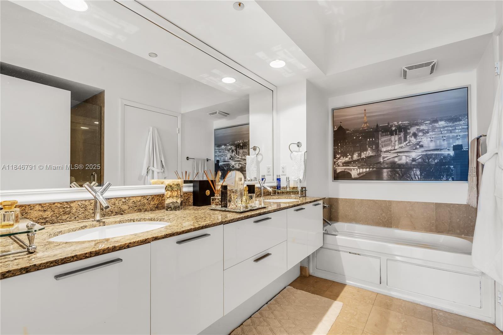 400 Alton Road, Unit 2409 Miami Beach, FL 33139 - Photo 26 of 37