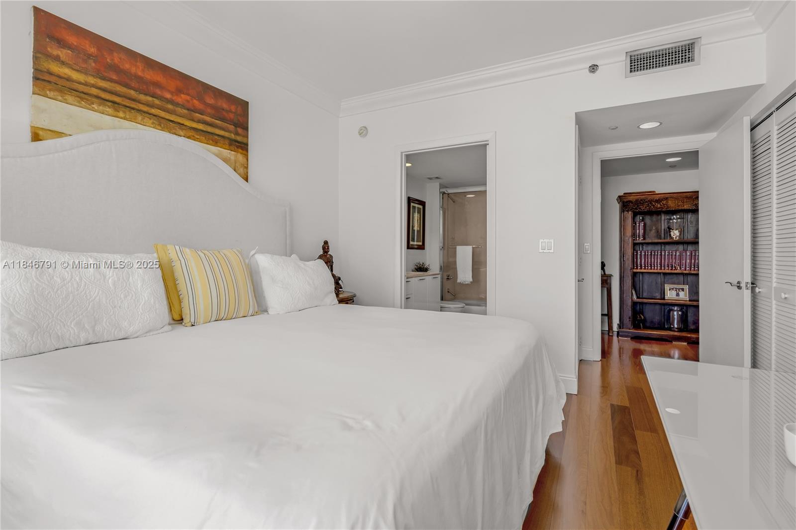 400 Alton Road, Unit 2409 Miami Beach, FL 33139 - Photo 30 of 37