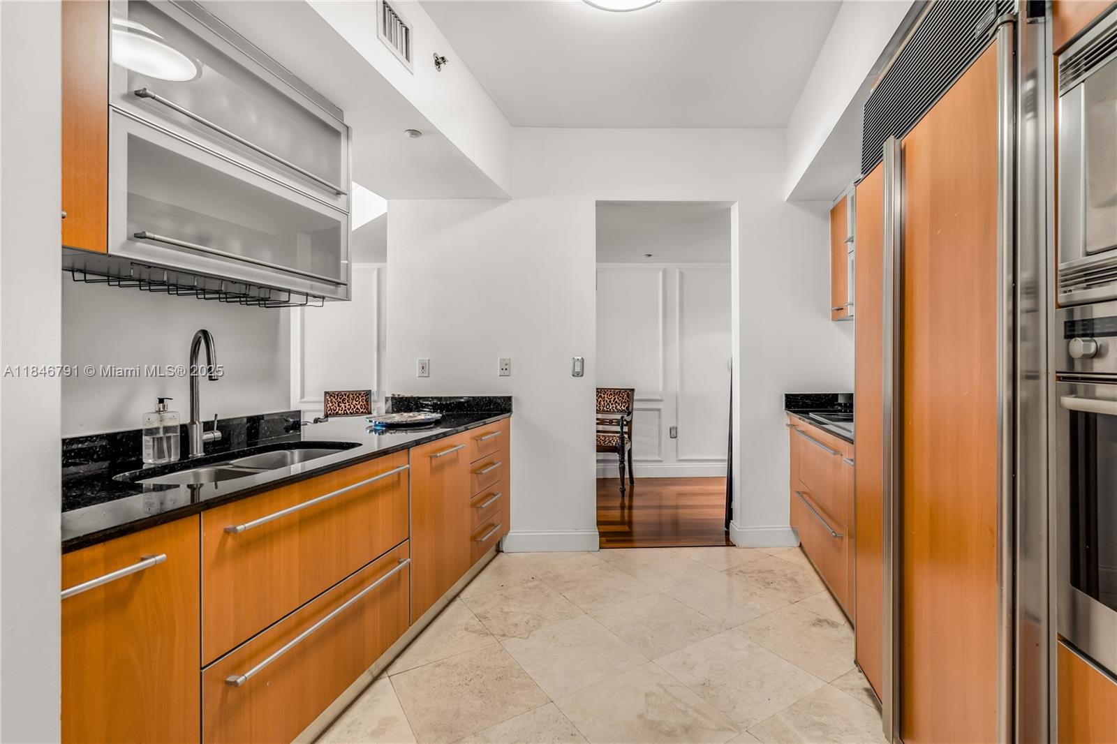 400 Alton Road, Unit 2409 Miami Beach, FL 33139 - Photo 33 of 37