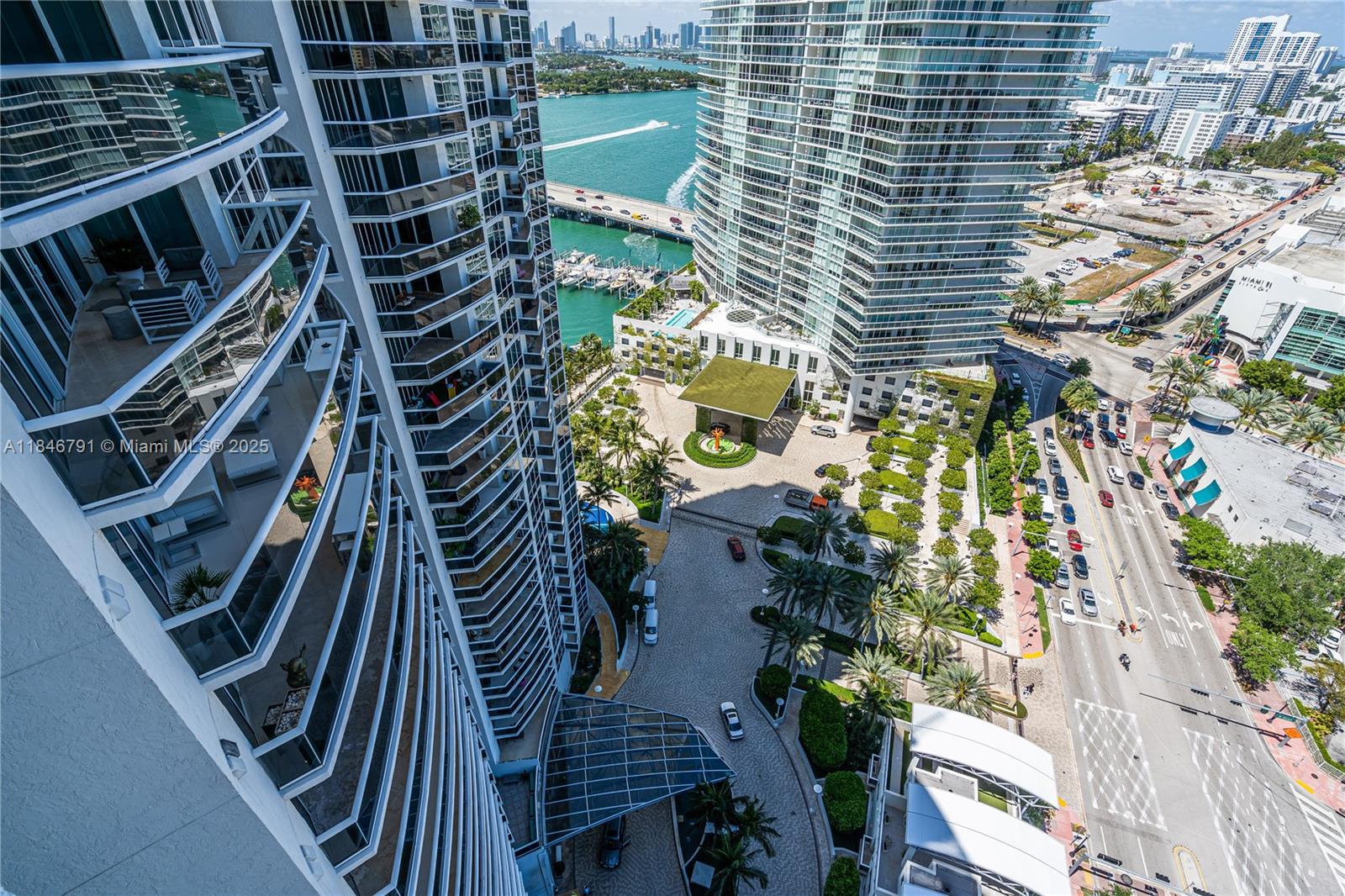 400 Alton Road, Unit 2409 Miami Beach, FL 33139 - Photo 5 of 37