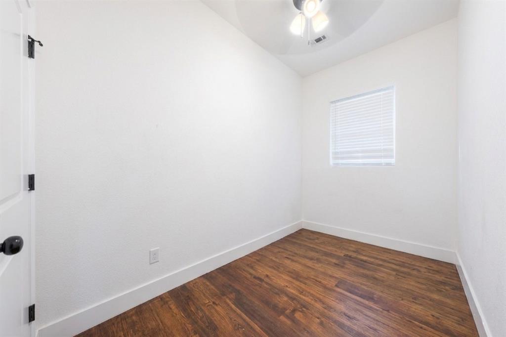 918 Elsbeth Street Dallas, TX 75208 - Photo 13 of 35