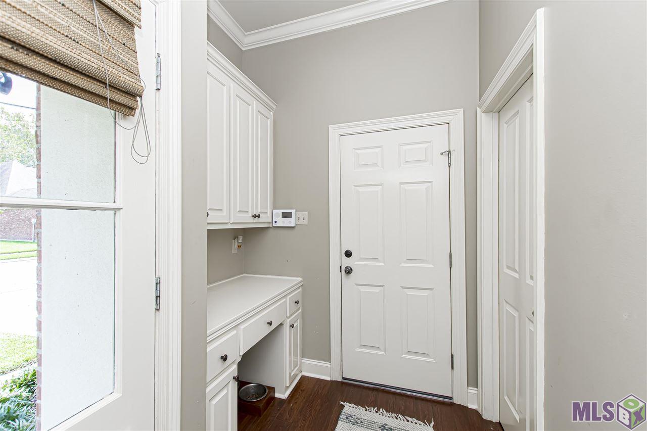 6168 Ridge Way Avenue Baton Rouge, LA 70817 - Photo 18 of 38 Computer nook at side entrance