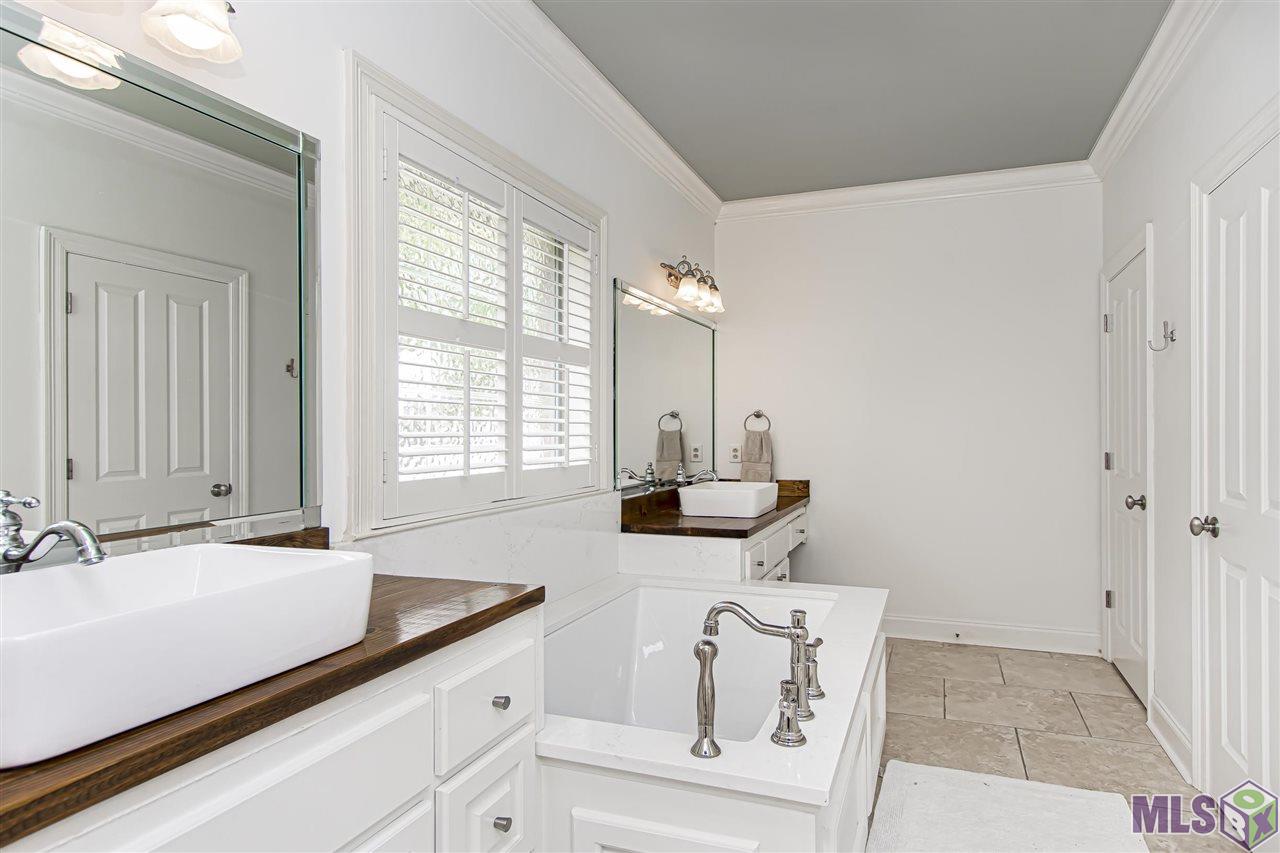 6168 Ridge Way Avenue Baton Rouge, LA 70817 - Photo 21 of 38 Master Bath