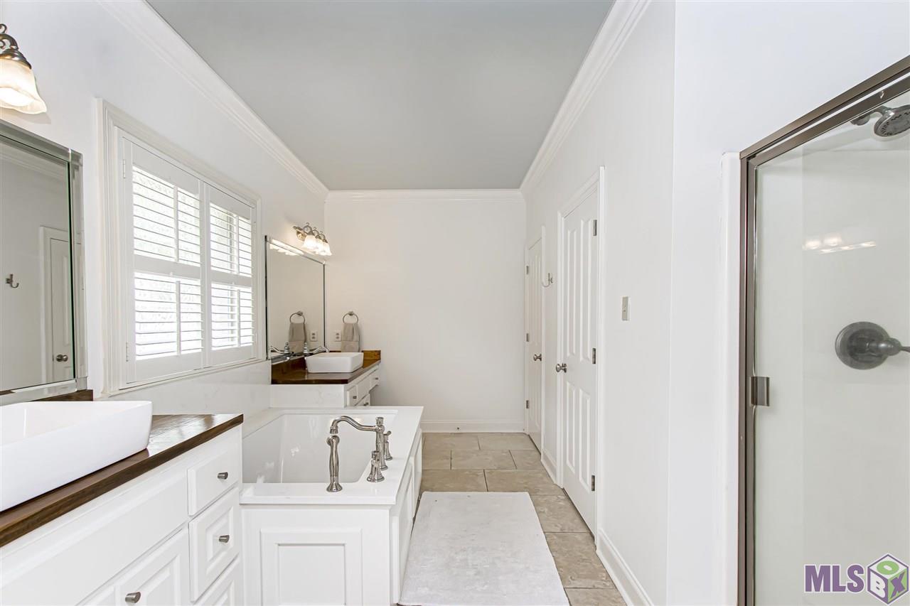 6168 Ridge Way Avenue Baton Rouge, LA 70817 - Photo 22 of 38 Master Bath