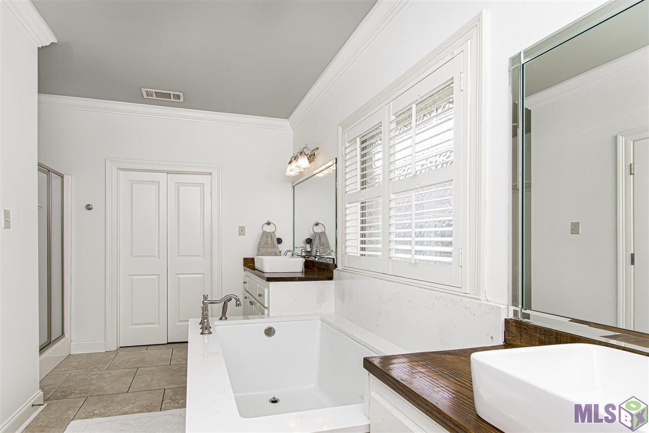 6168 Ridge Way Avenue Baton Rouge, LA 70817 - Photo 23 of 38 Master Bath