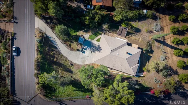 a view of a parking space