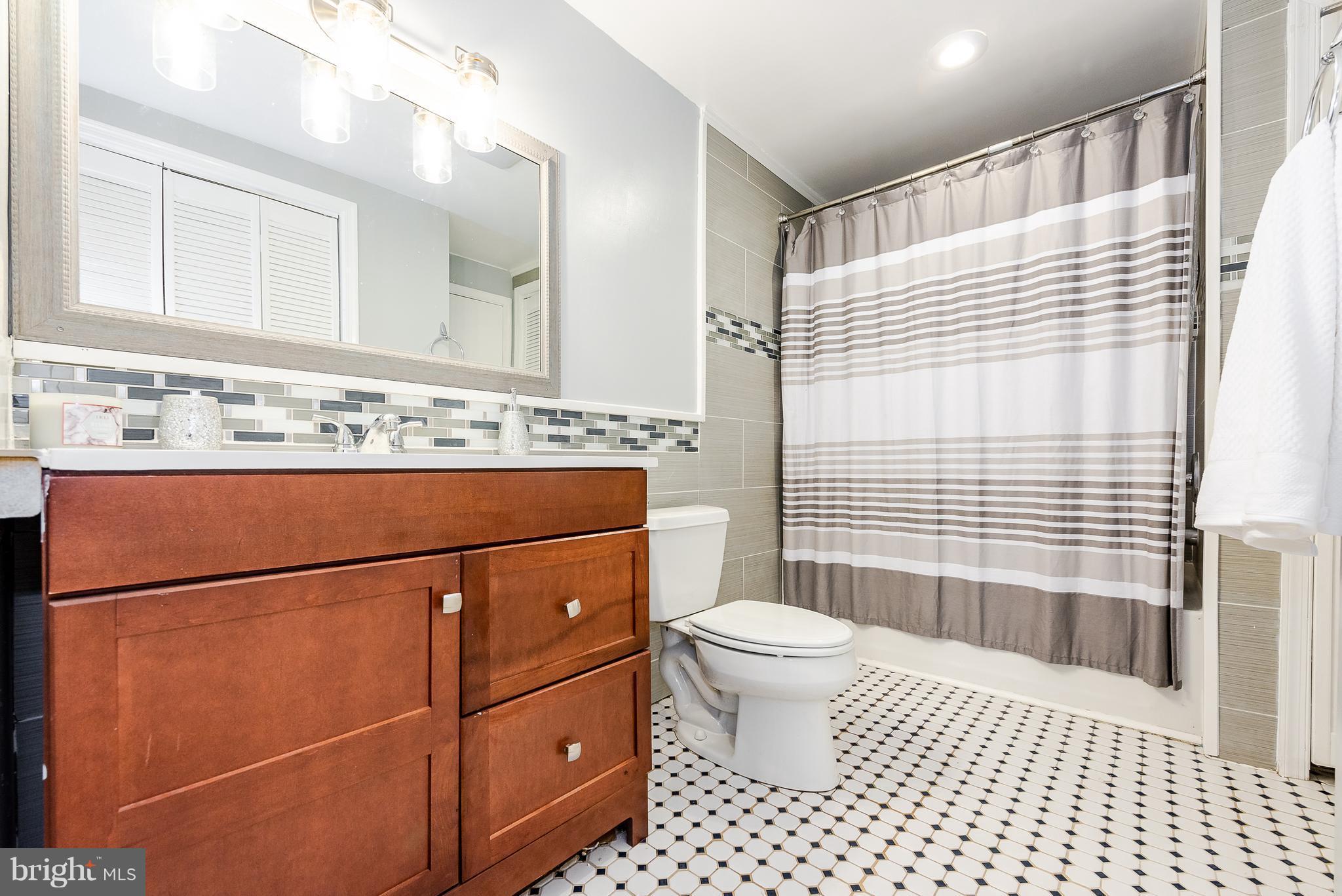 159 Sullivan Road Westminster, MD 21157 - Photo 4 of 23 Bath