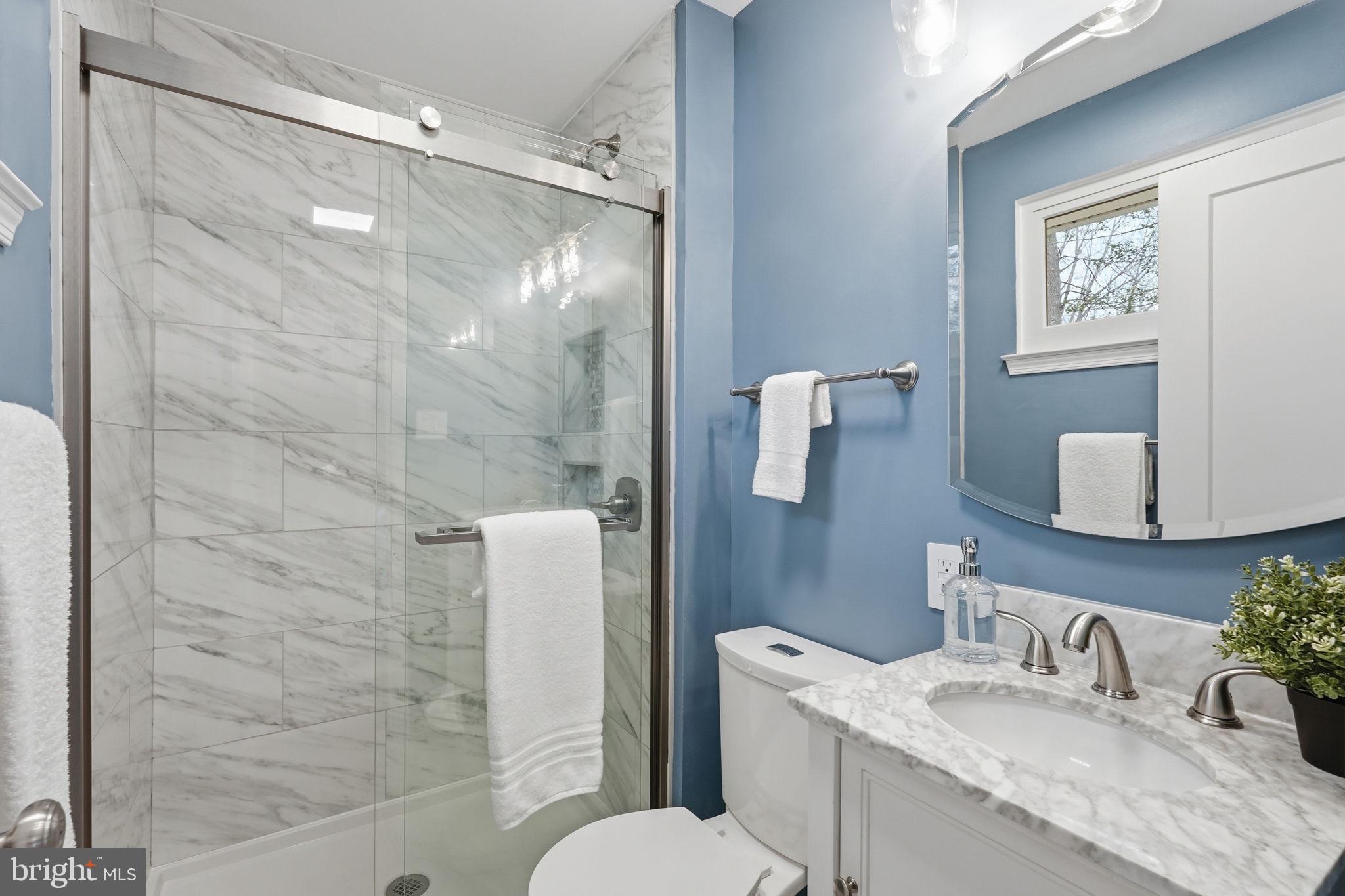 5506 Kempton Drive Springfield, VA 22151 - Photo 14 of 26 Primary en-suite full bath