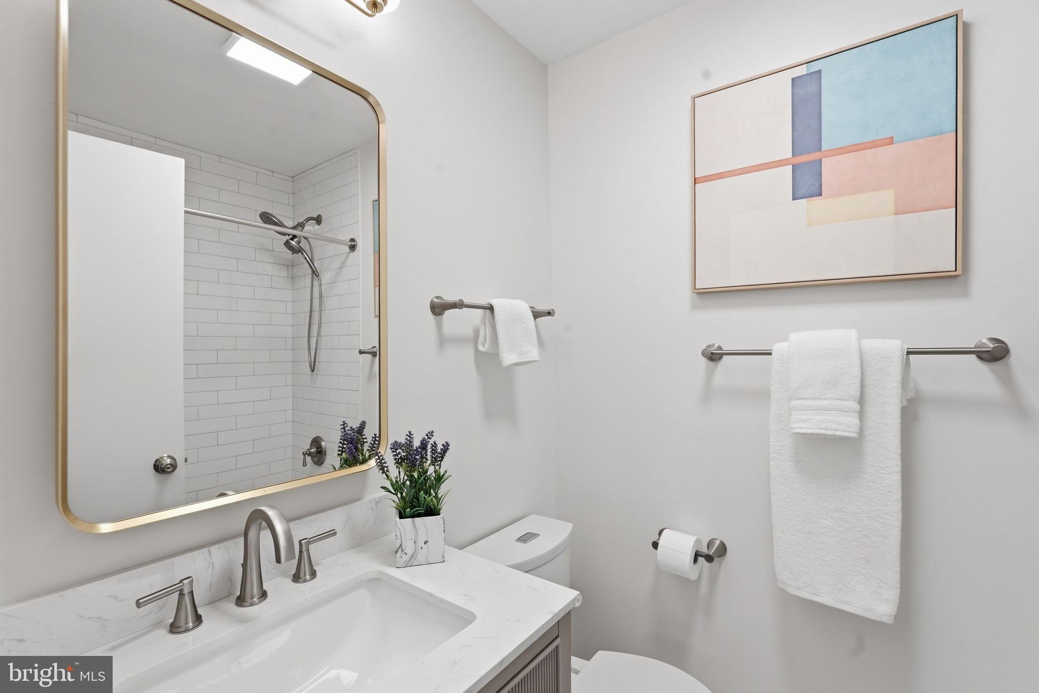 5506 Kempton Drive Springfield, VA 22151 - Photo 18 of 26 Hall Full Bath