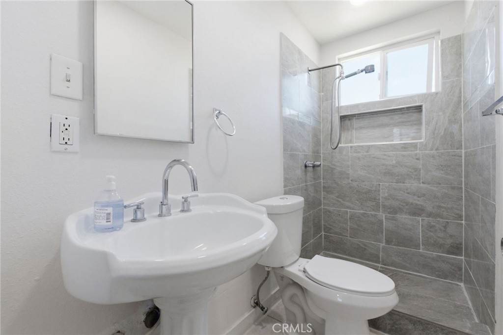 6638 Park Rialto, CA 92376 - Photo 7 of 36