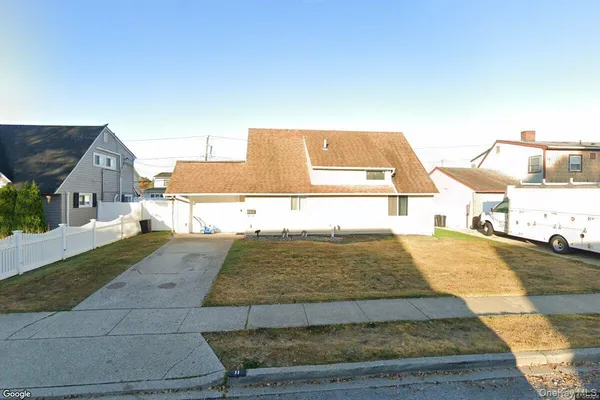 $4,700 | 11 Skylark Lane, Levittown, NY 11756