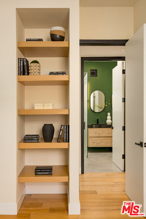 512 Rustic Drive Los Angeles, CA 90065 - Photo 28 of 53 a view of washer and dryer in a room