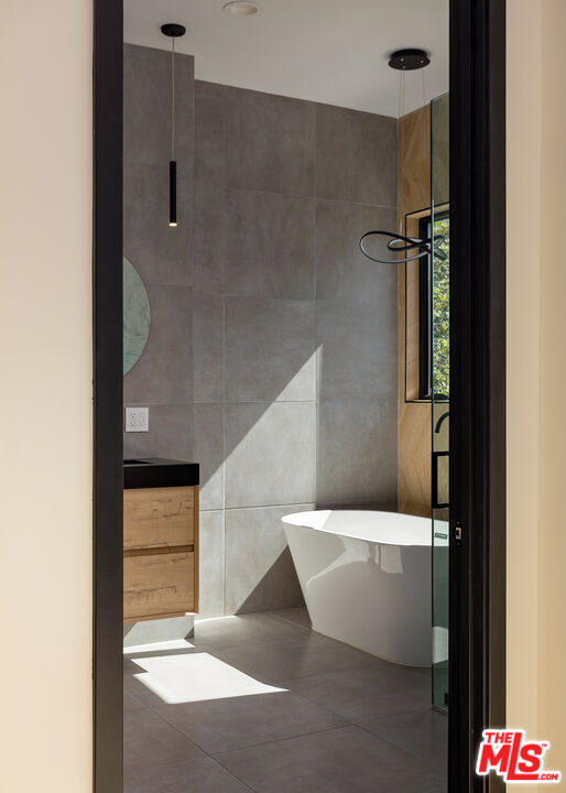 512 Rustic Drive Los Angeles, CA 90065 - Photo 33 of 53 a view of water heater room