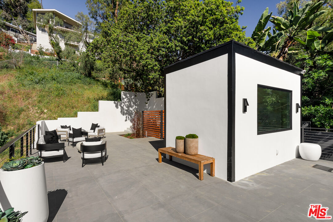 512 Rustic Drive Los Angeles, CA 90065 - Photo 42 of 53 a backyard of a house with table and chairs