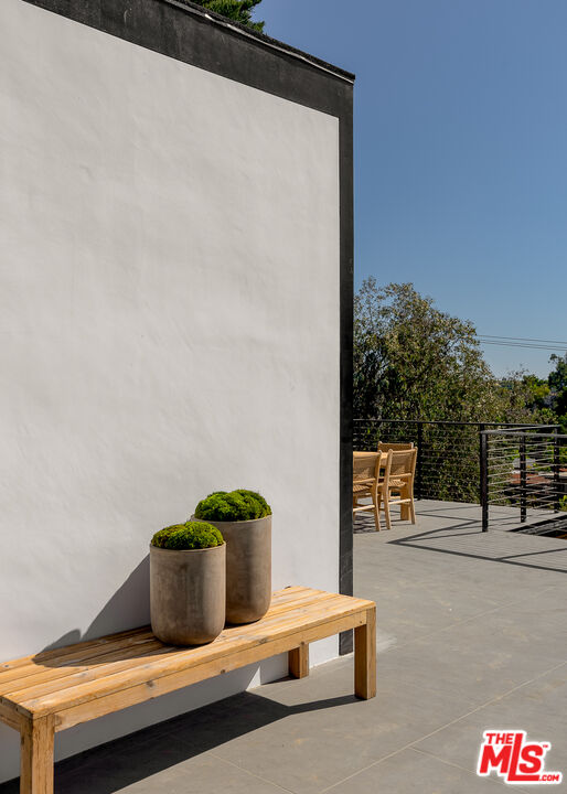 512 Rustic Drive Los Angeles, CA 90065 - Photo 43 of 53 a living room with furniture
