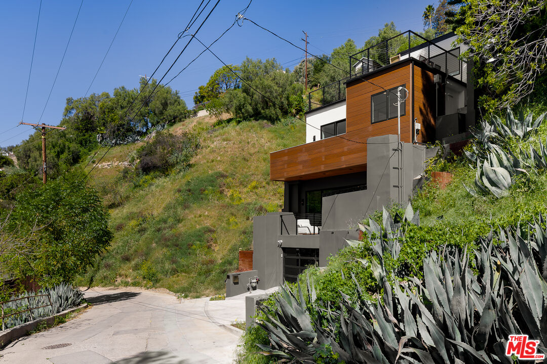 512 Rustic Drive Los Angeles, CA 90065 - Photo 49 of 53 a front view of a house with a yard
