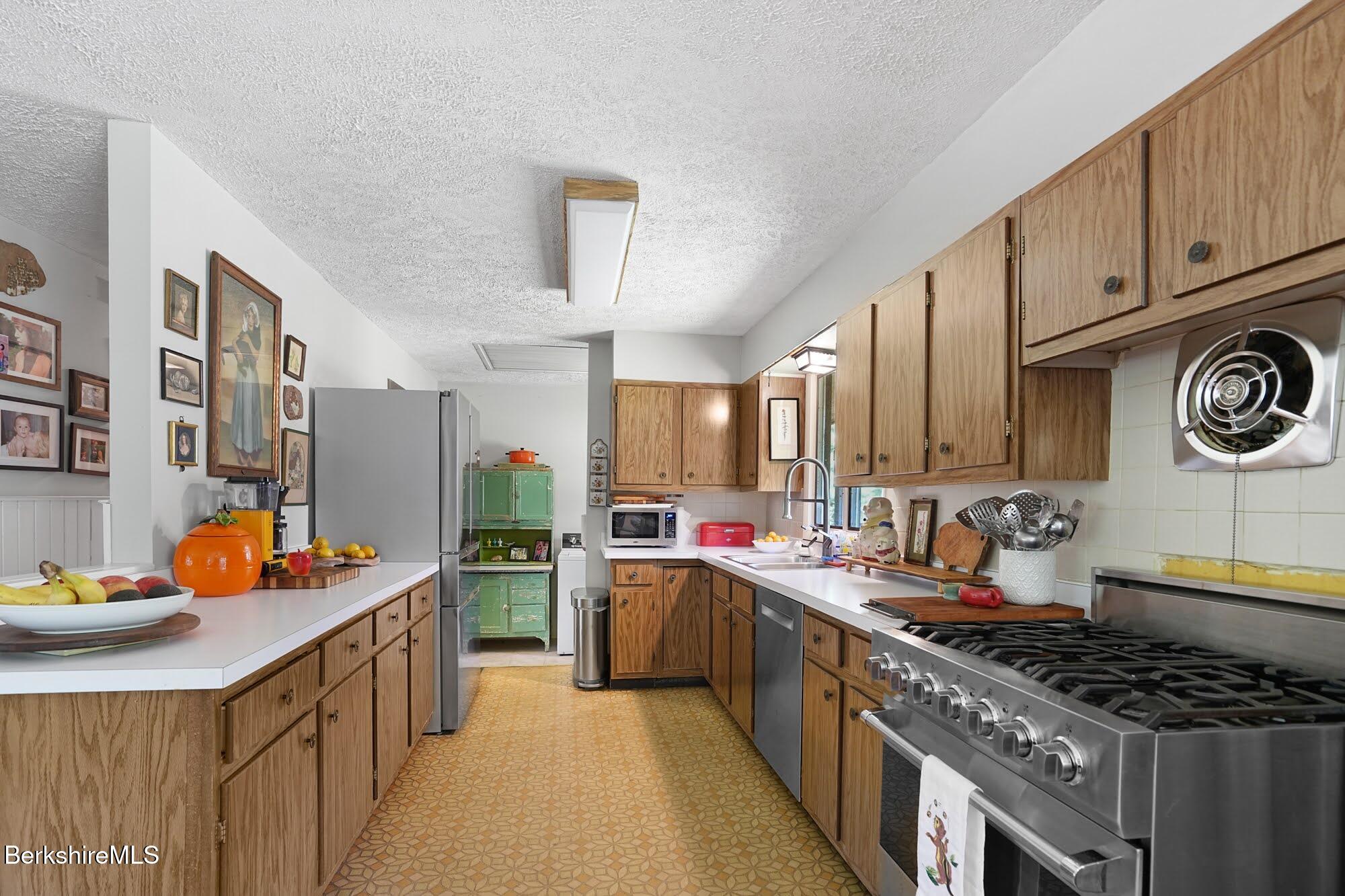 715 Main Road Monterey, MA 01245 - Photo 11 of 28 KITCHEN