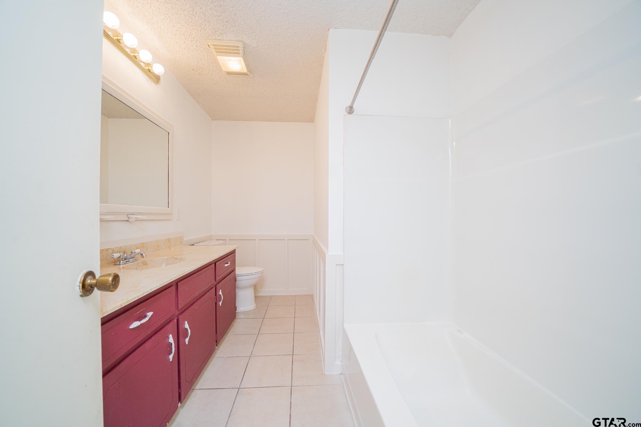 1332 Cr 4840 Mount Mount Pleasant, TX 75455 - Photo 19 of 38 a hallway with a sink and a mirror