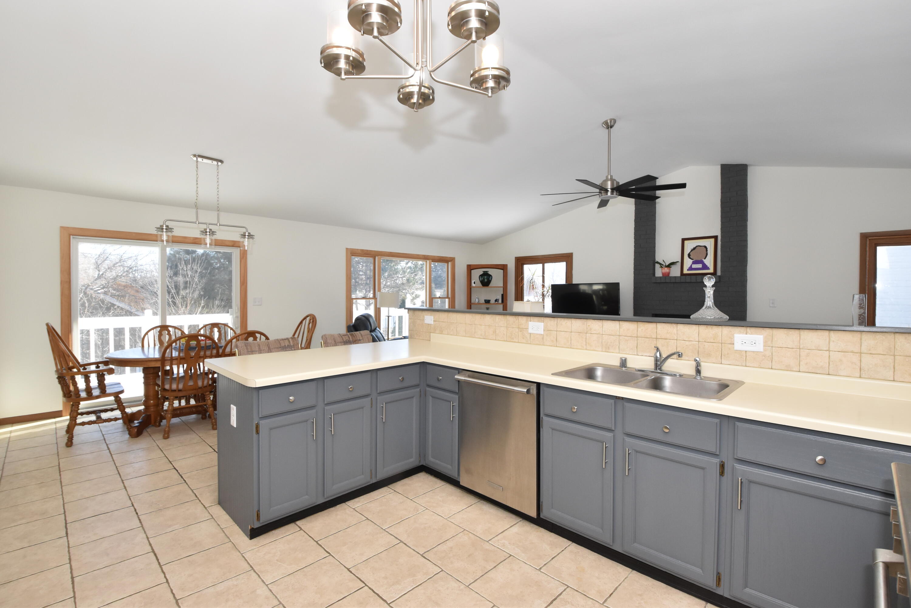 7904 South 67th Street Franklin, WI 53132 - Photo 11 of 36 Kitchen