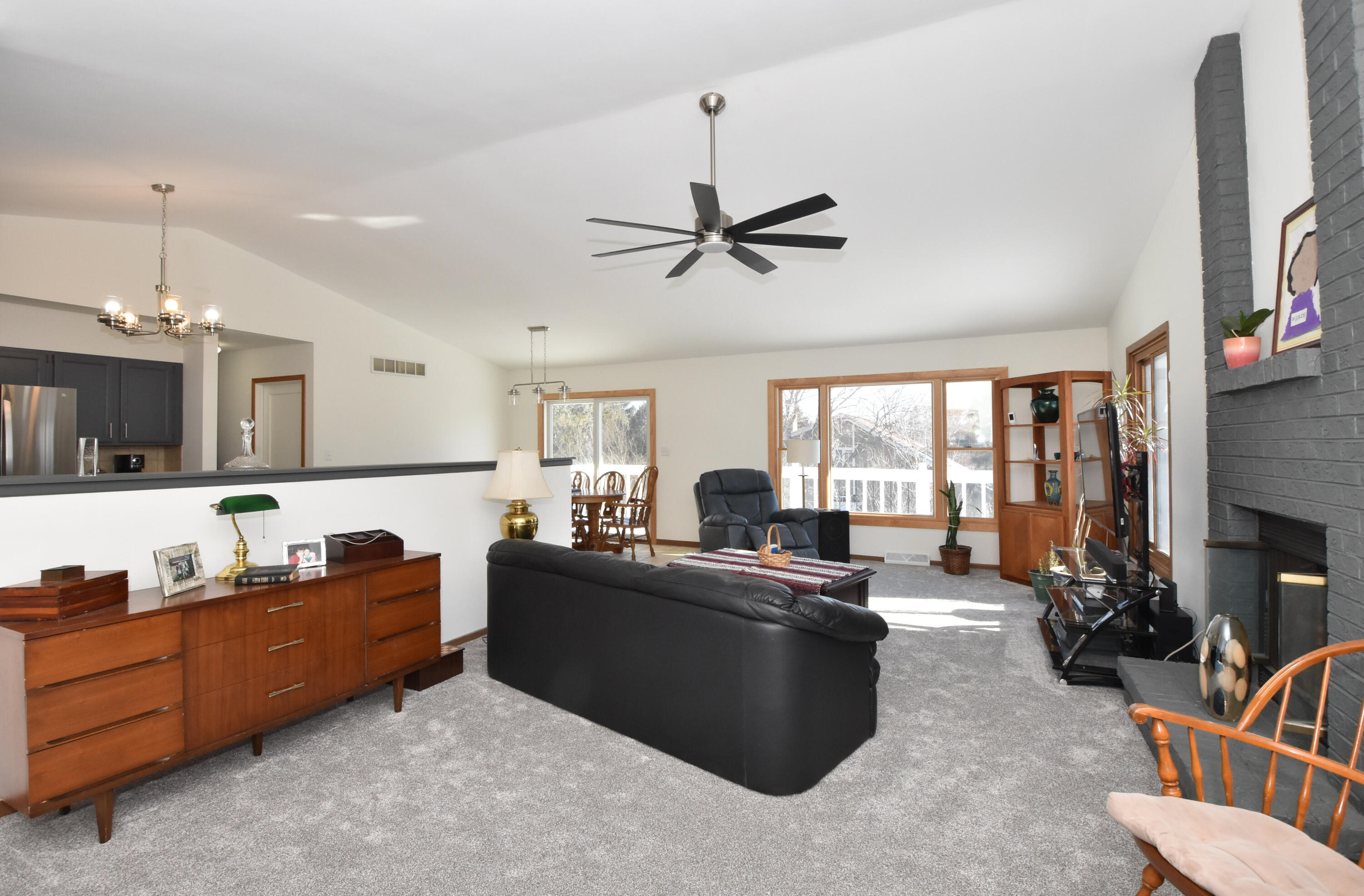 7904 South 67th Street Franklin, WI 53132 - Photo 18 of 36 Living Room