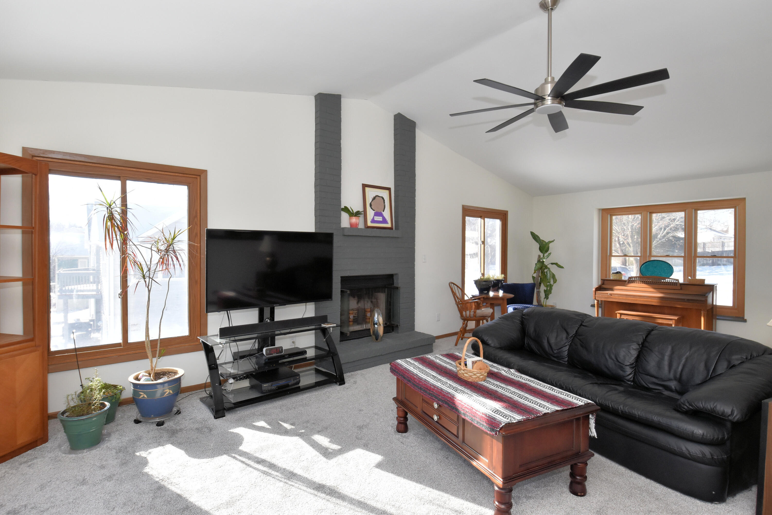 7904 South 67th Street Franklin, WI 53132 - Photo 2 of 36 Living Room