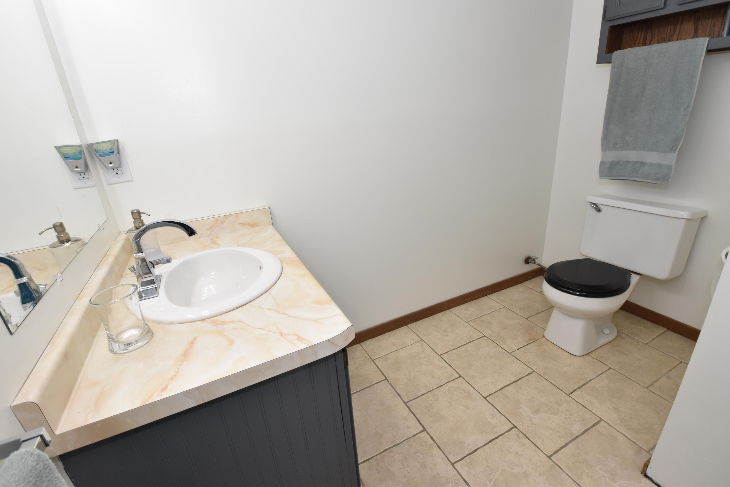 7904 South 67th Street Franklin, WI 53132 - Photo 21 of 36 En-Suite