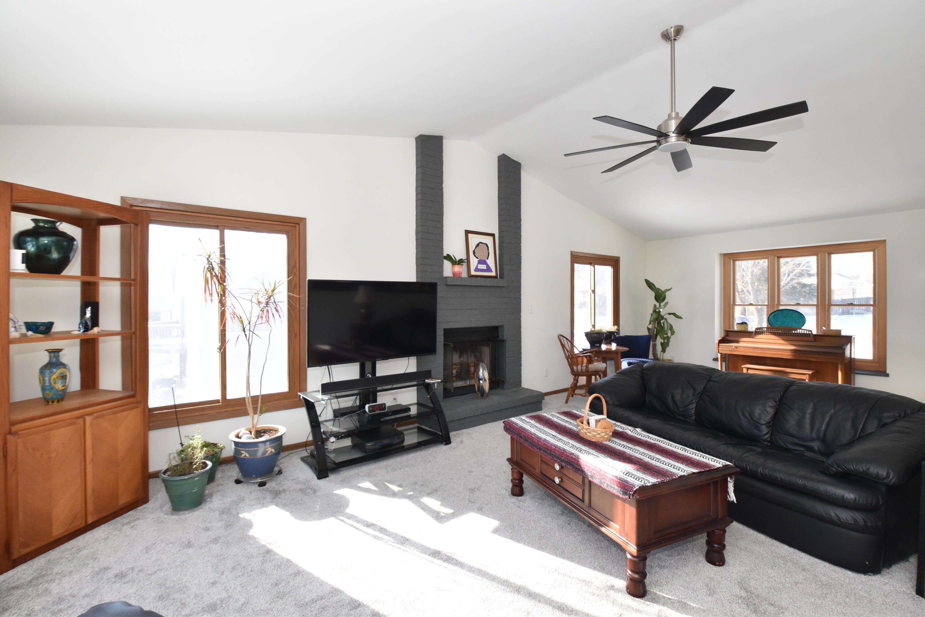 7904 South 67th Street Franklin, WI 53132 - Photo 4 of 36 Living Room