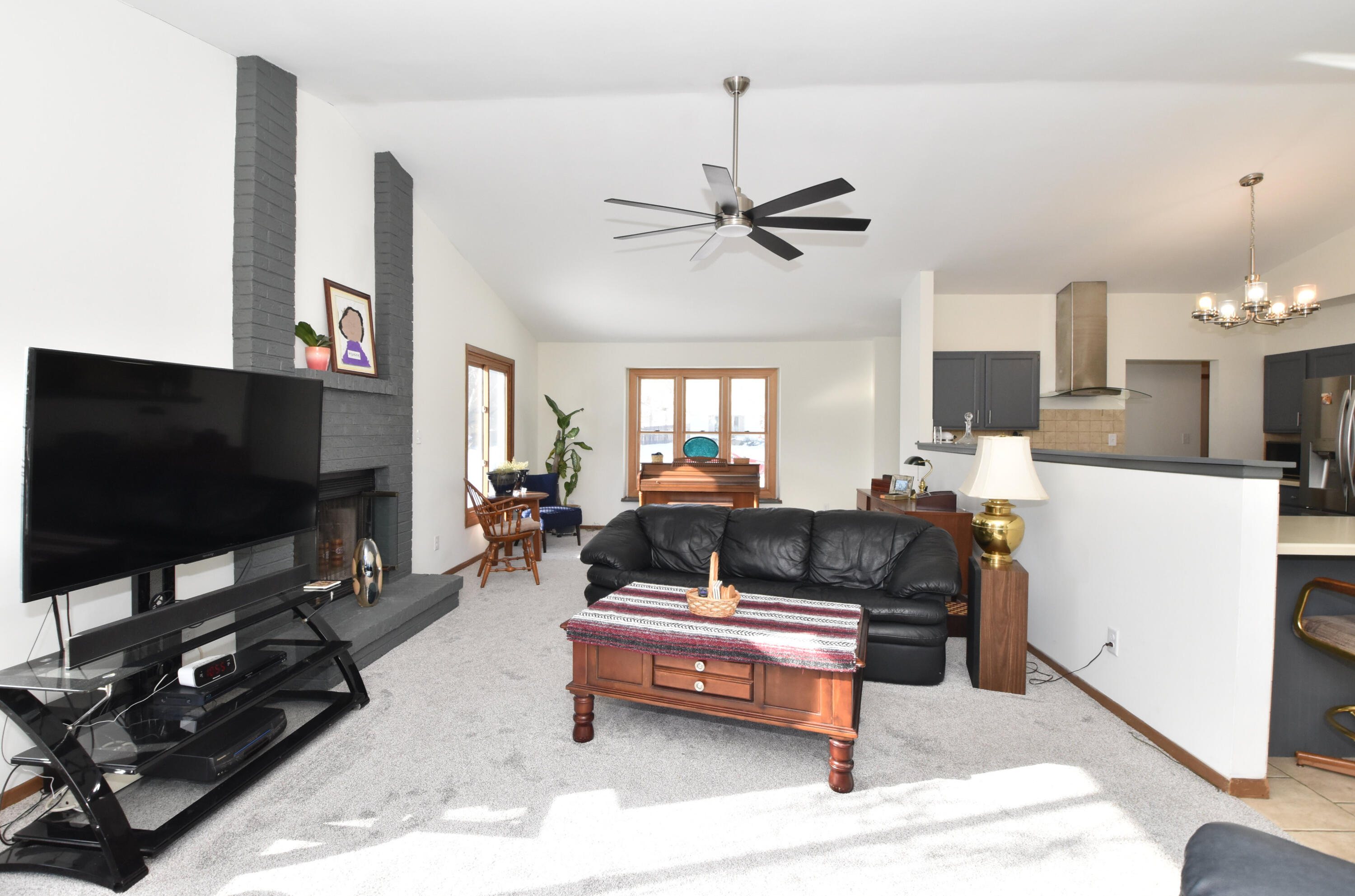 7904 South 67th Street Franklin, WI 53132 - Photo 5 of 36 Living Room