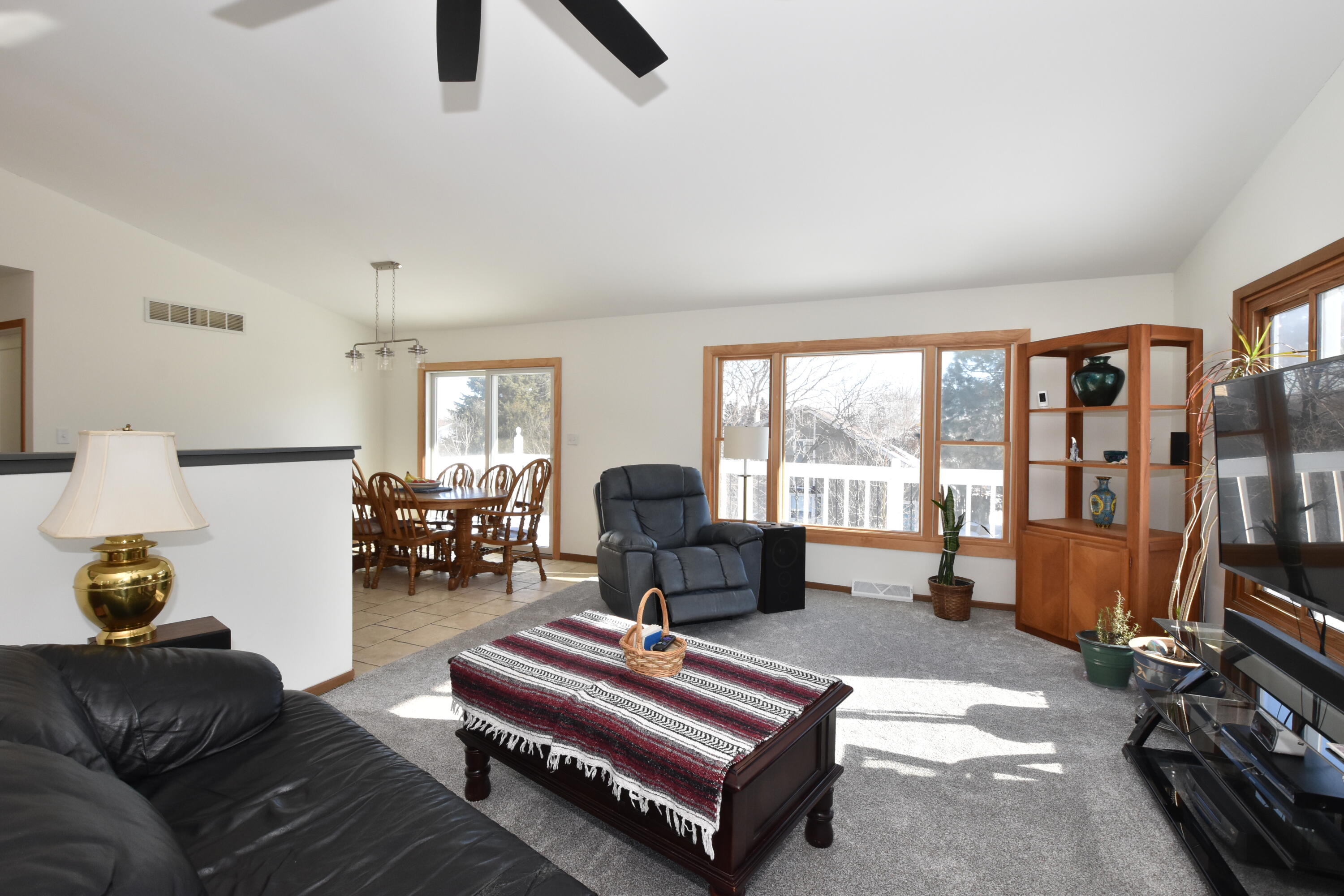 7904 South 67th Street Franklin, WI 53132 - Photo 6 of 36 Living Room